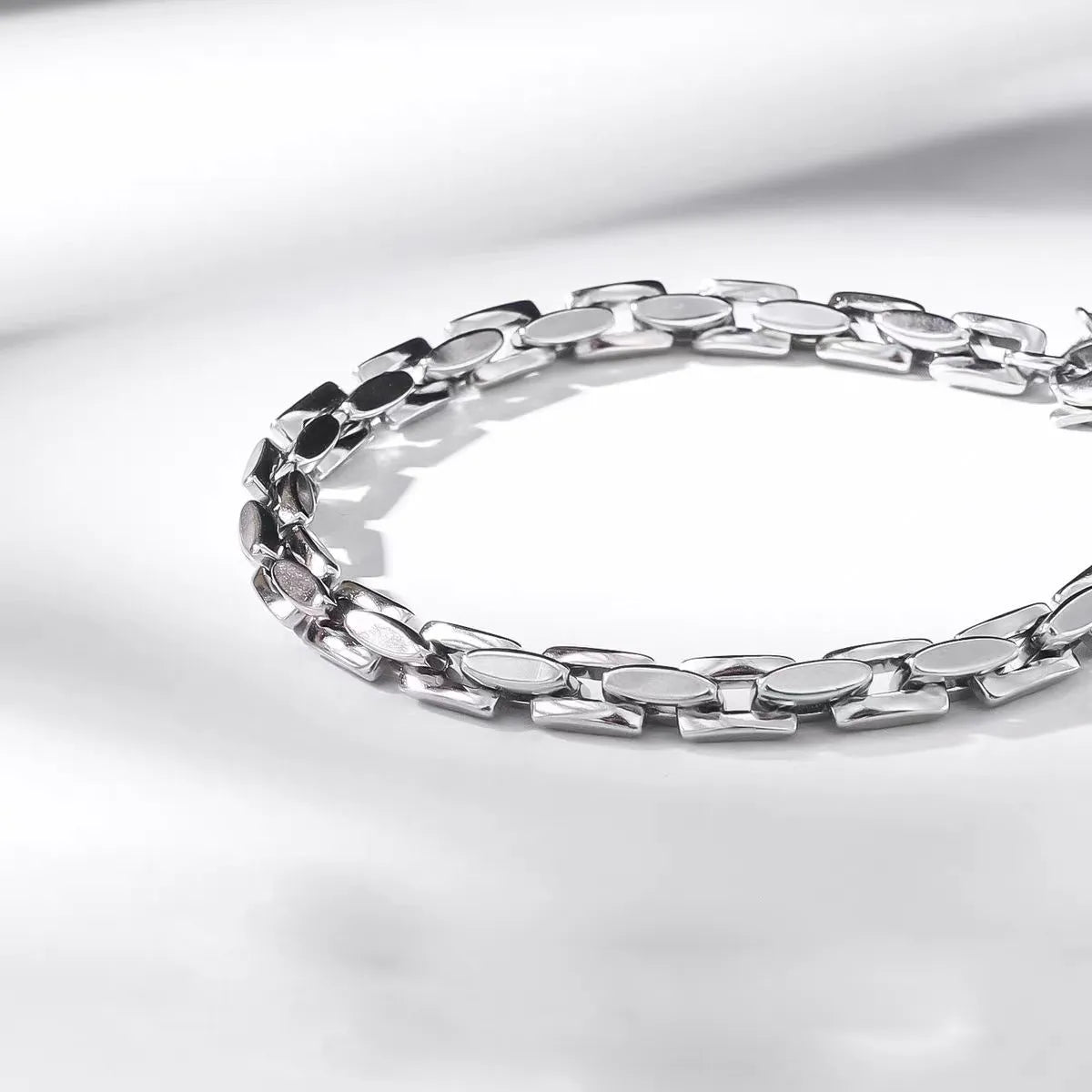 Adjustable stainless steel link bracelet for everyday wear