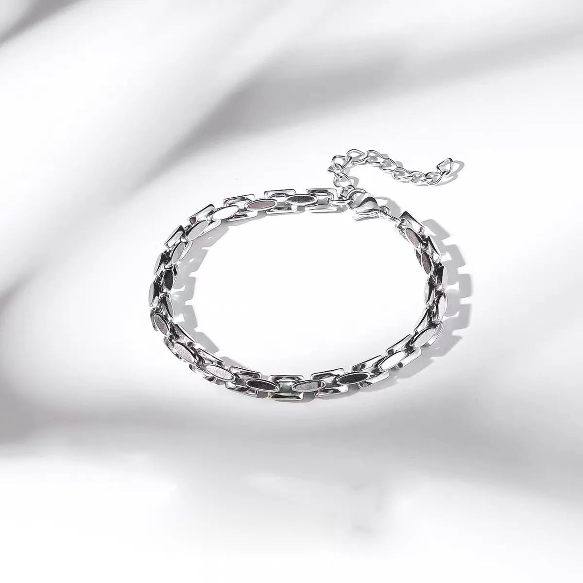 Unisex stainless steel geometric link bracelet in silver tone