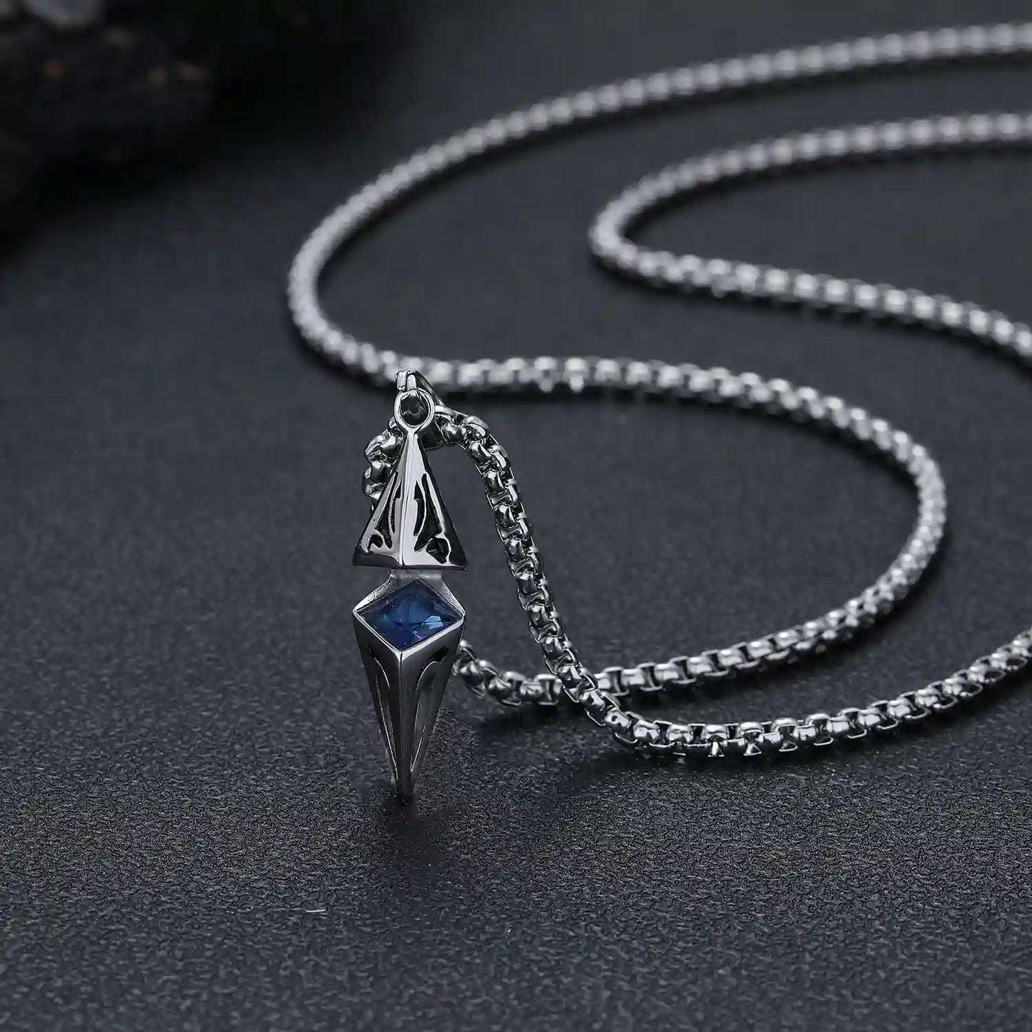 MORT 7 gothic spearhead pendant necklace in silver tone